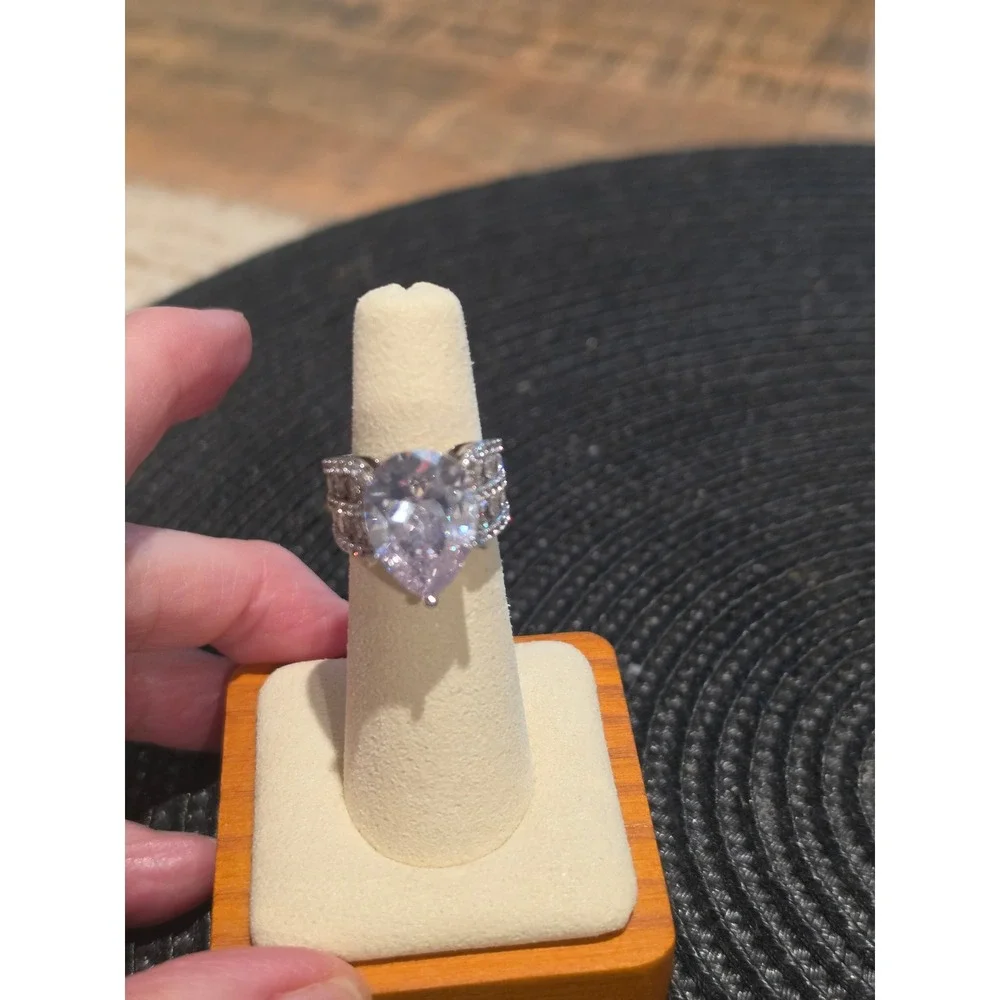 Pear Cut Cubic Zirconia Statement Ring Silver Tone Teardrop Cocktail Ring Size 6